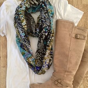 Scarf 🚨buy 2 scarves, get 1 FREE!🚨